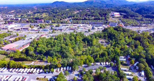 4020 Parkway , Pigeon Forge, TN 37863